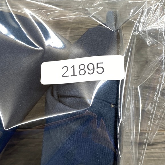 Coach and Four Navy Blue Fabric Peep Toe Kitten Heel Pumps Twisted Knot Size 8.5 - Picture 11 of 11